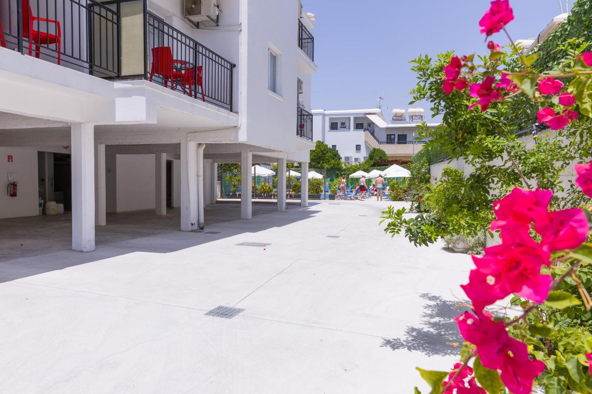 Alecos Hotel Apartments Paphos Extérieur photo